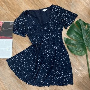 BB DAKOTA FLUTTER SLEEVE SWING DRESS- Size 4